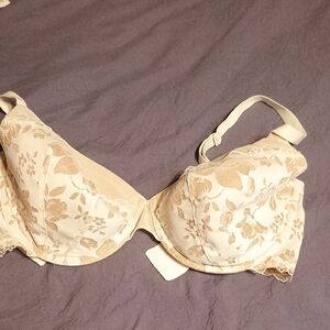 Victoria's Secret Cream Floral Lace Bra
